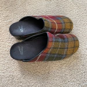 Dansko plaid size 40 slip ons